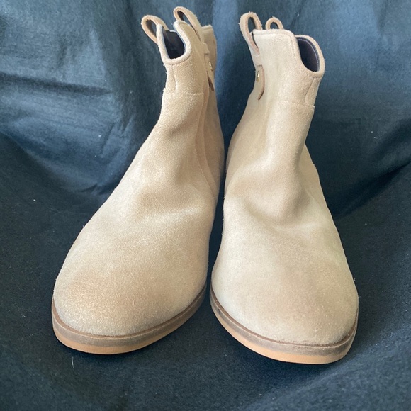 Cole Haan Rayna Women’s flat Ankle Boots Suede w18649 NWOT - Picture 2 of 13